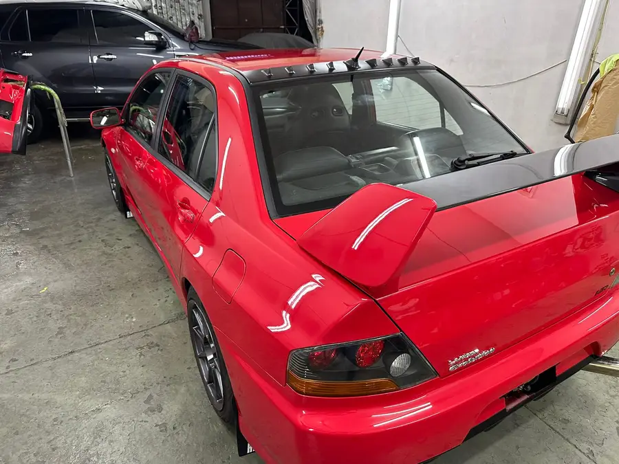 Mitsubishi Lancer Evolution rojo
